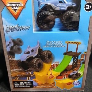 Megalodon 1/72 Stunt Playset - Monster Jam